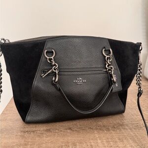 Coach Prairie Satchel purse. It’s in new condition, barely worn.